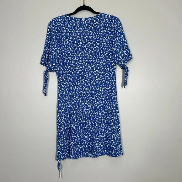 Cupshe Blue & White Floral Sundress - Size Medium - NWT - V Neck, Lightweight - Picture 6 of 8